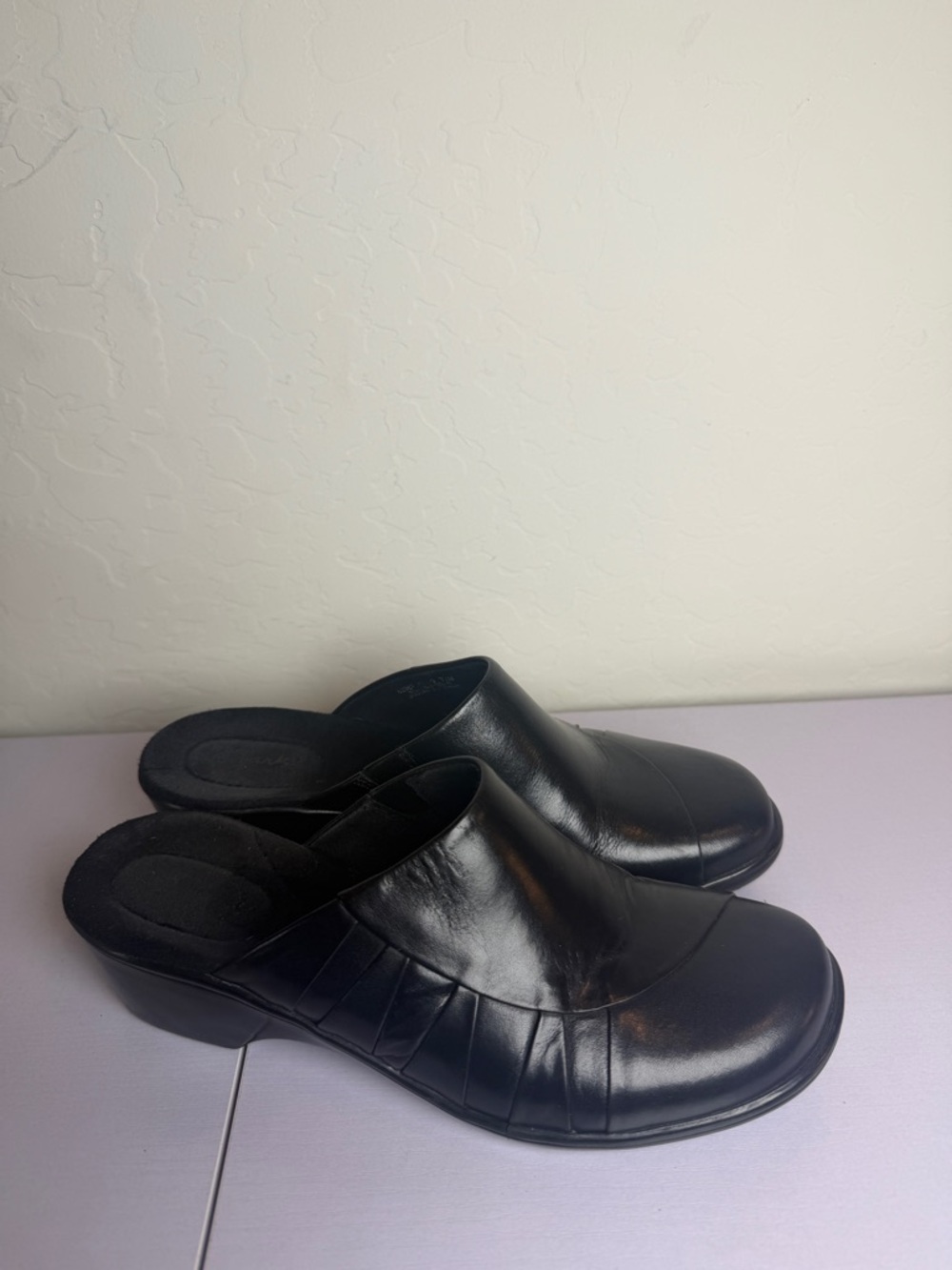 Clarks mule shoe 7.5 leather shoes slip on